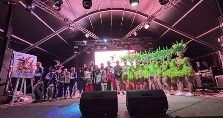 Alcale y concejal en la entrega de premios del Carnaval de Pulpí 2026