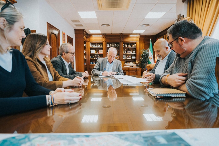 firma convenio confradia el parador