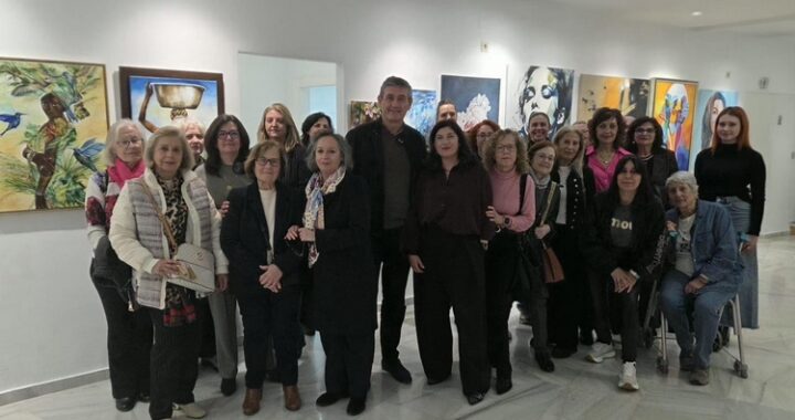 260303 Manuel Cortés inaugura en Adra la exposición 'El Arte de Ser Mujer' del Taller Municipal de Pintura al Óleo