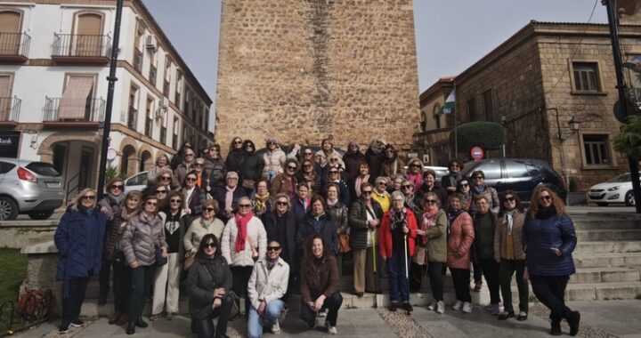 260304 Un viaje con perspectiva de género lleva a 55 abderitanas a conocer Mengíbar y Baeza