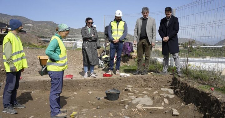 260310 Manuel Cortés supervisa el avance de las obras en el Cerro de Montecristo