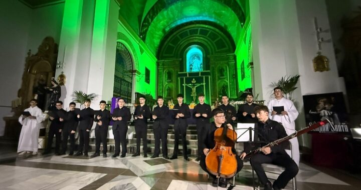 260316 Adra ya huele a incienso con el tradicional concierto de Semana Santa del coro infantil 'Pedro Mena'