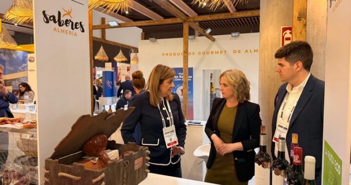 Diputada con empresarios (1)