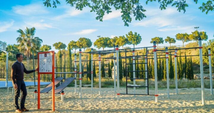 El alcalde de Vera supervisa nuevo circuito de calistenia 1