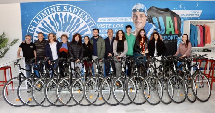 FOTO 1 UAL 9 MARZO 2026 PRÉSTAMO BICICLETAS