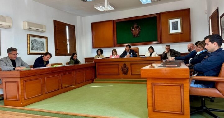 FOTO MOJÁCAR CONSOLIDA SU AVANCE ECONÓMICO Y TURÍSTICO FRENTE AL CONSTANTE DESCONOCIMIENTO DE LA OPOSICIÓN CON EL MUNICIPIO