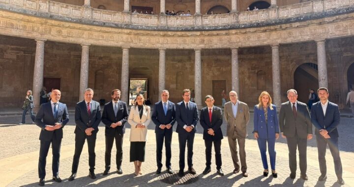 Foto de familia de la jornada celebtada en la Alhambra