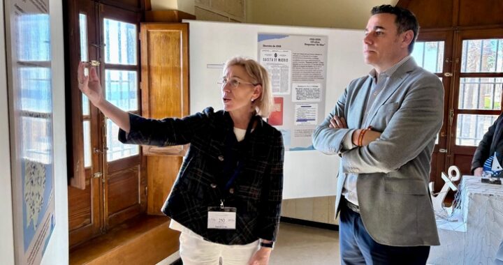 MARIA JOSE LOPEZ CARMONA CON DANIEL SALCEDO EN LA EXPOSICION