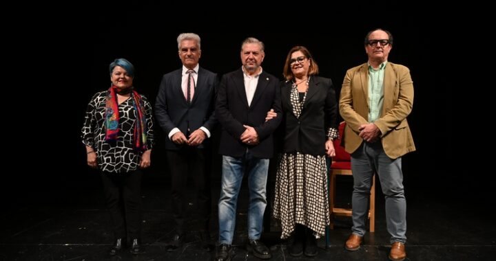 TEATRO SOLIDARIO GRUPO HOSPITAL UNIVERSITARIO TORRECARDENAS (8)