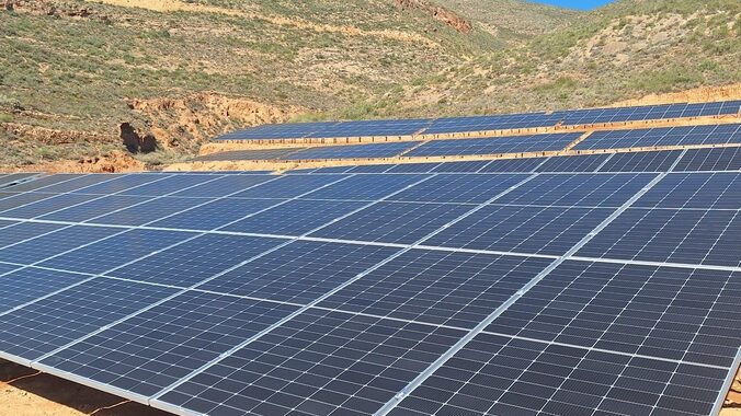 placas fotovoltaicas en rústico dalias