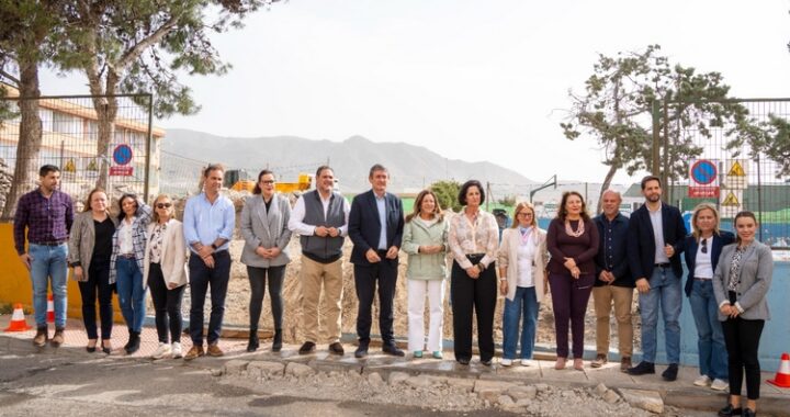 260410 Alcalde y consejera de Desarrollo Educativo realizan una visita técnica a las obras del CEIP de La Curva de Adra