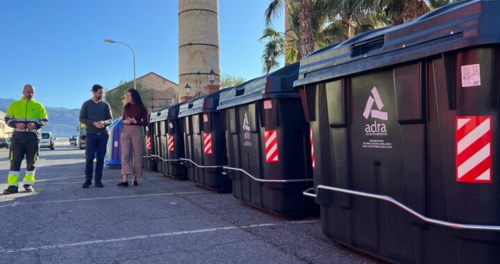260414 Adra refuerza el servicio de limpieza con cerca de medio centenar de nuevos contenedores de RSU y cartón