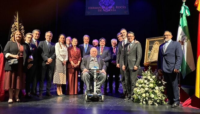 260418 Fernández-Pacheco con la Hermandad del Rocío de Almería