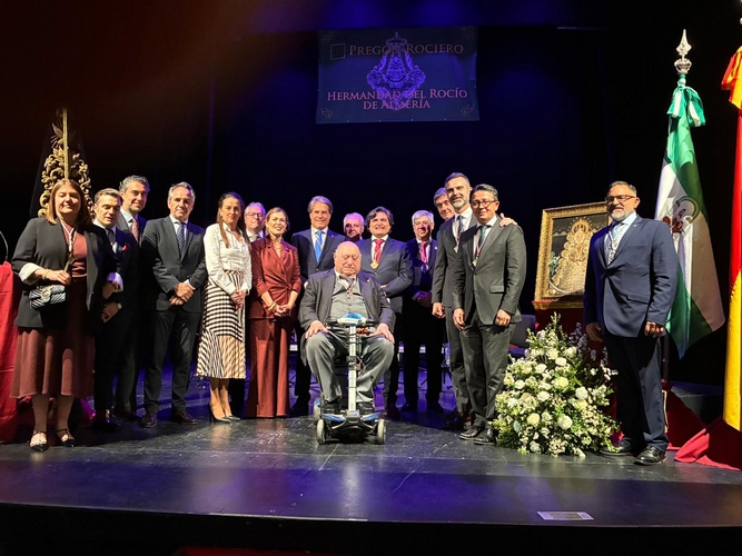 260418 Fernández-Pacheco con la Hermandad del Rocío de Almería
