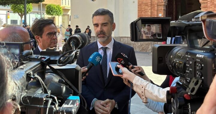 260426 FERNÁNDEZ-PACHECO EN EL EJIDO (1)