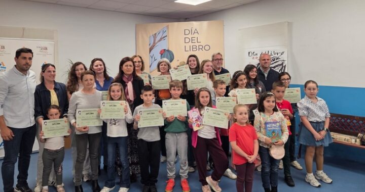 260427 Adra reconoce a 26 grandes lectores en el Día del Libro con cifras récord de lectura