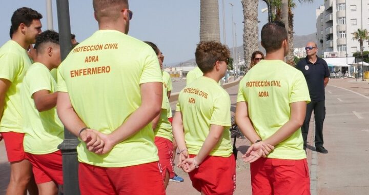 260428 El Ayuntamiento de Adra abre este miércoles el plazo para la bolsa de socorristas de playa