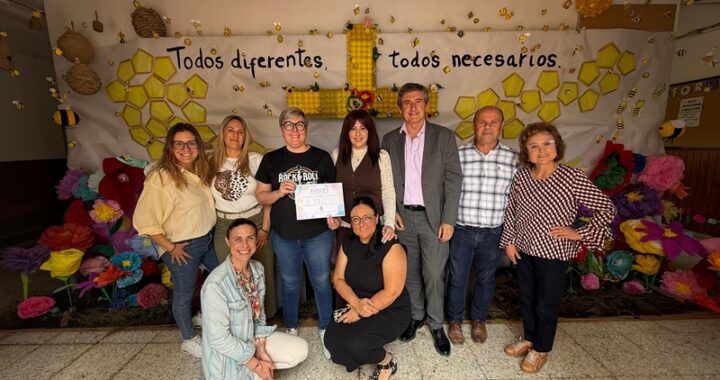 260430 La creación del AMPA del CEIP San Fernando 'El Poli', ganadora del Concurso de Cruces de Mayo Escolar de Adra - 1º