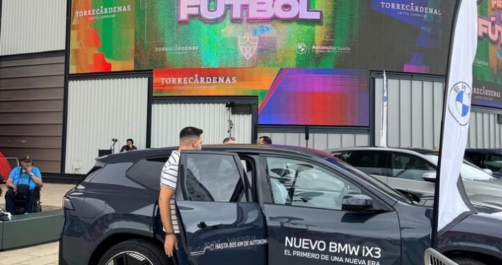 270426 BMW AUTOMOTOR COSTA. Firma autógrafos UDA en CC Torrecárdenas 2