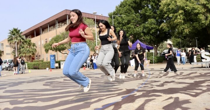 FOTO 4 UAL 22 ABRIL 2026 FERIA AULA