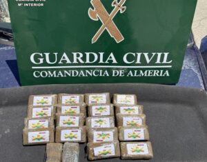 FOTOGRAFÍA EDITADA DE LA DROGA vehiculo