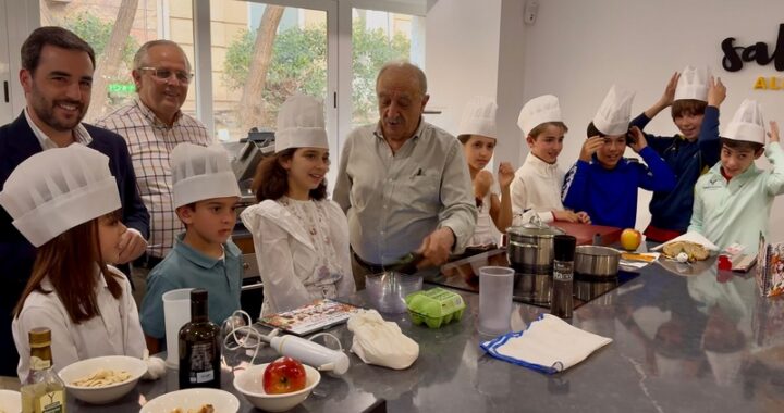 La presentación del libro, dentro de la programación de la Feria del Libro de Almería 2026