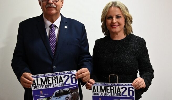 María Luisa Cruz y Manuel Alonso con el cartel