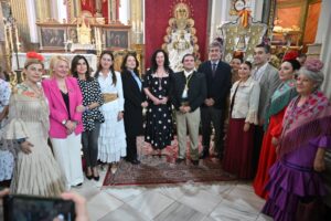La alcaldesa acompaña a la Hermandad del Rocío de Almería en su salida hacia Almonte