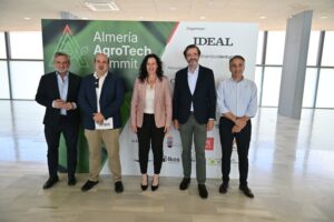 La alcaldesa destaca la tecnología avanzada como “un aliado fundamental” de la agricultura almeriense