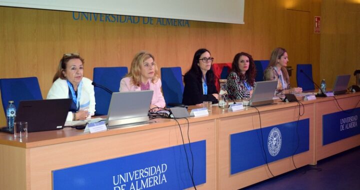 260507 Fotos Paola Laynez en congreso UAL (2)