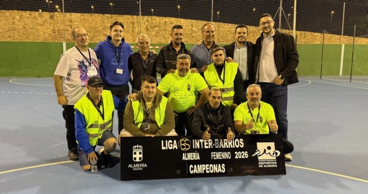 260512 Los dos concejales con el equipo organizador