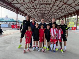 La cantera de la UD Almería entusiasma con su talento a las familias en el ‘Fan Day’, con presencia del concejal Antonio Casimiro