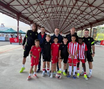260515 Antonio Casimiro y Antonio Urdiales con la cantera de la UD Almería (1)
