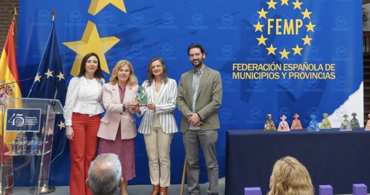 260520 Paola Laynez recoge el premio
