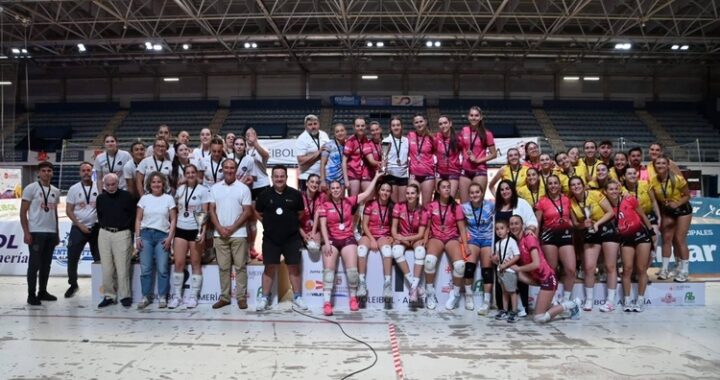 260528 Antonio Casimiro con el podio de la competición de ascenso a 1º Nacional