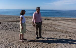 Adra invierte cerca de 100.000 euros en el acondicionamiento integral de sus playas para el verano