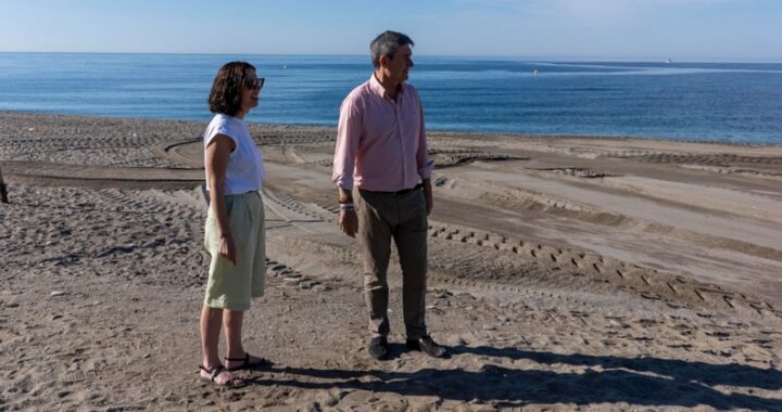 260529 Adra invierte cerca de 100.000 euros en el acondicionamiento integral de sus playas para el verano