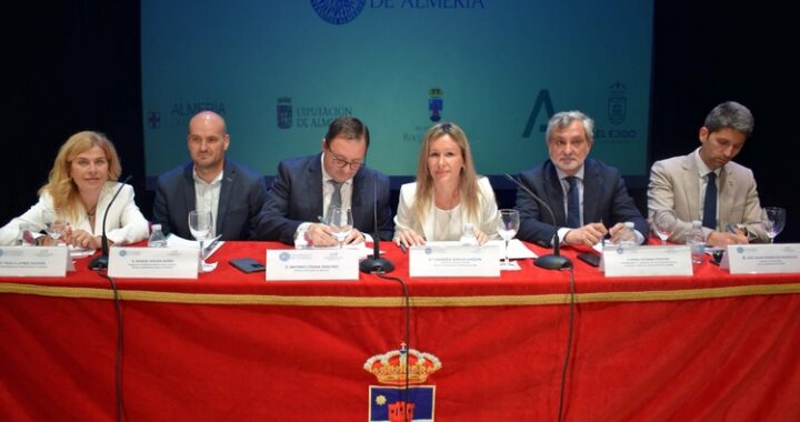 260529 Paola Laynez en Clausura Universidad de Mayores (2)