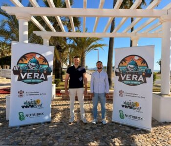 Antonio Soler Concejal de deportes y cultura junto Pedro Torrente de Nutribox Torrente organizador del Summer Showdown Vera