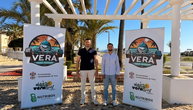 Antonio Soler Concejal de deportes y cultura junto Pedro Torrente de Nutribox Torrente organizador del Summer Showdown Vera