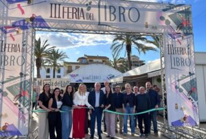 Corte de cinta inaugural de la III edición de la Feria del Libro de Albox