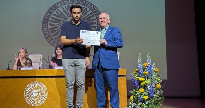 El decano con el ganador del Premio TFG que da COGITIAL (1)
