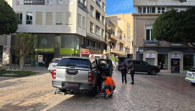 FOTO POLICIA LOCAL VEHÍCULO INTERVENIDO2