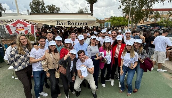 FOTO REUNIÓN CON JÓVENES EN LA UAL 2