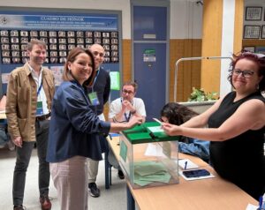 María del Mar Alfonso, ejerciendo su derecho al voto esta mañana Albox