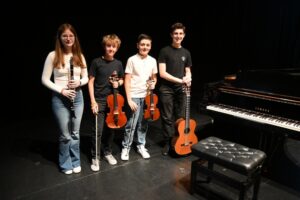 LOS CUATRO ALUMNOS DEL CONCIERTO