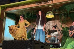 Israel Fernández y la almeriense Mar Tiago convierten Nomadart en una gran fiesta del flamenco en la Puerta de Purchena