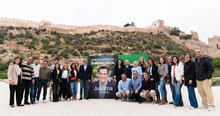 PEGADA DE CARTELES 4