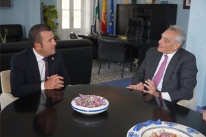 El alcalde recibe al Embajador de Italia en España, que destaca a Carboneras como destino de turismo sostenible