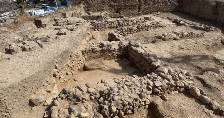260609 Adra forma parte de las Jornadas Europeas de Arqueología con visitas guiadas al Cerro de Montecristo
